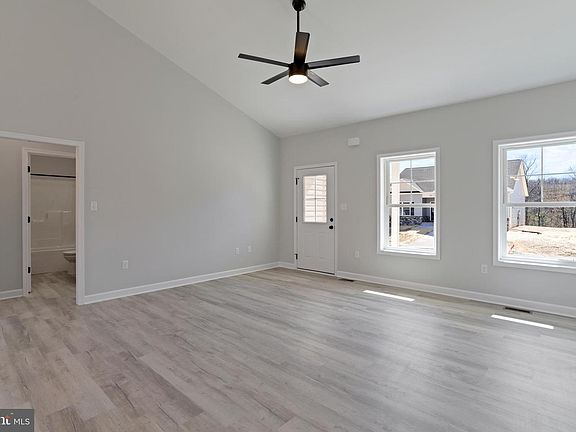 5th image of 15 Larimar Ln