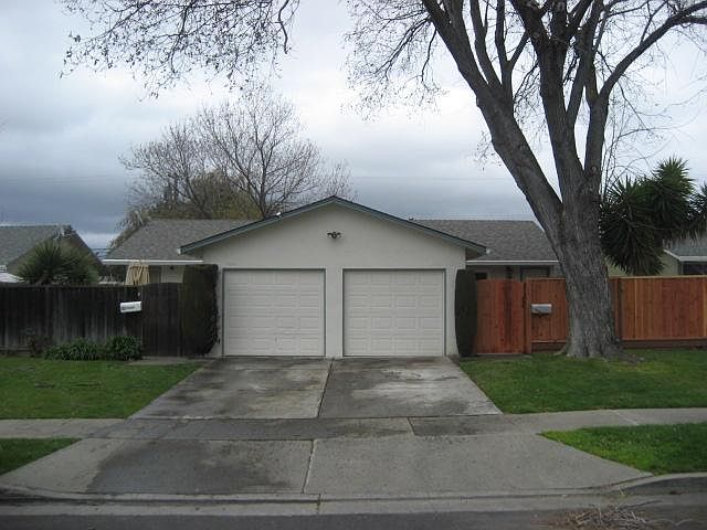 1st image of 922 Gretchen Ln