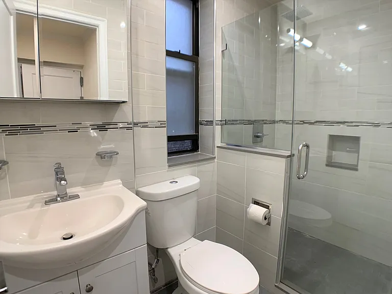 355 W 51st St #26 — Photo 3