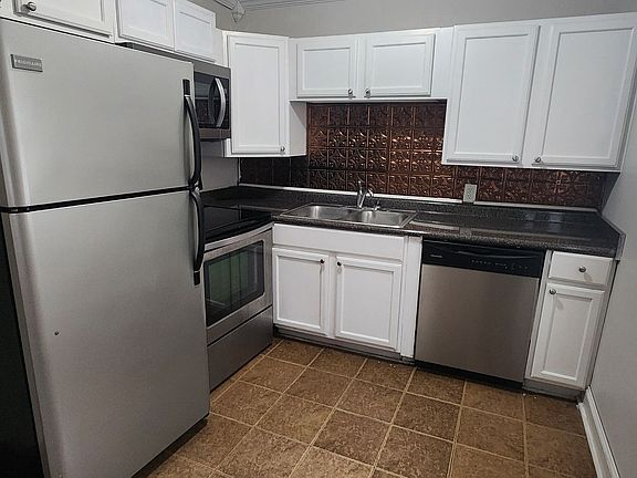 4th image of 1504 Oakwood Ave NE #2