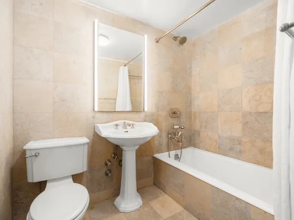 45 Sutton Place image 33 of 43