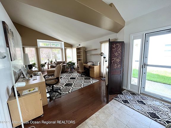 2nd image of 1621 Wisteria Court