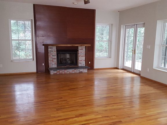 3rd image of 219 Pine Lane