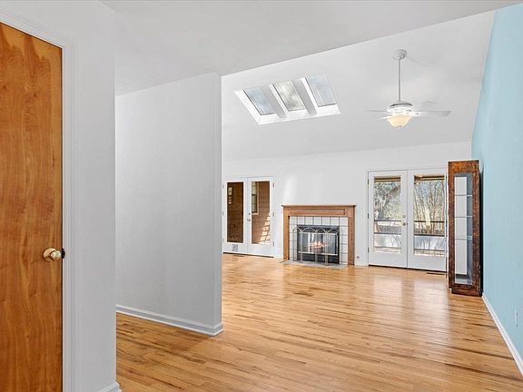 4th image of 1107 Mimosa Dr