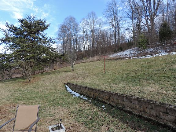 5th image of 93 Farmland Dr