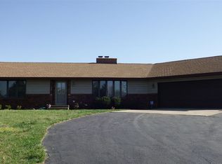 9652 Telegraph Rd, Winnebago, IL 61088
