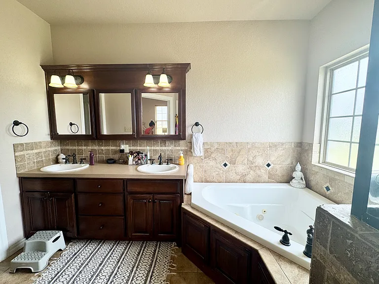 708 Cougar Ln — Photo 15