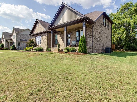 3rd image of 2028 Audubon Ln