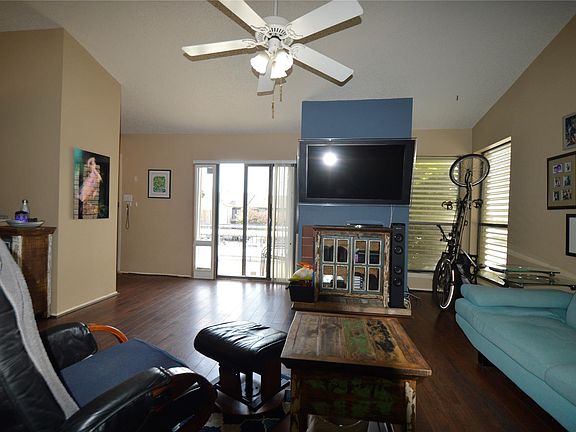 3rd image of 7118 N Holiday Dr