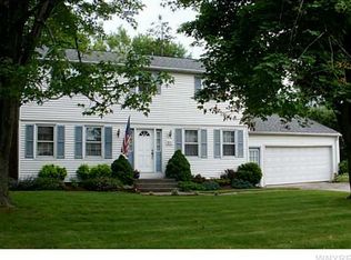 51 Sudbury Ln, Williamsville, NY 14221