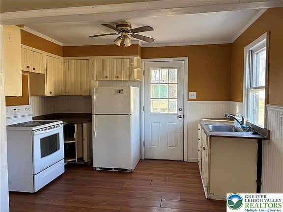 5th image of 165 Hemlock Dr