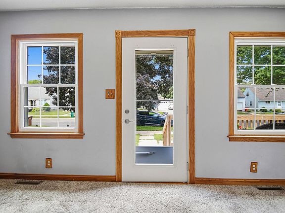 5th image of 904 14th Ave SE