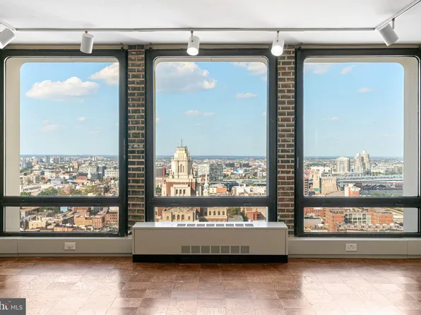 210 Locust St APT 29H, Philadelphia, PA 19106