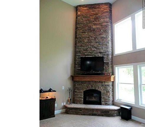4th image of 15030 Regents Way