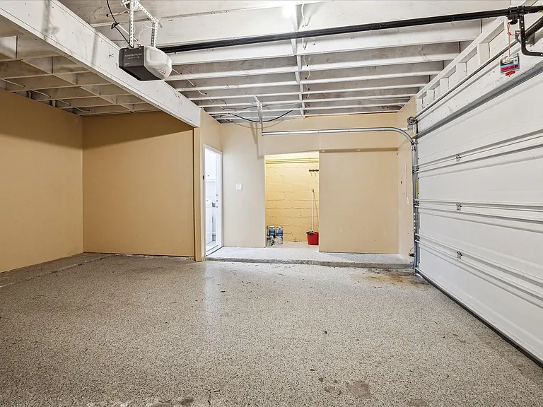 2511 Commonwealth St — Photo 26