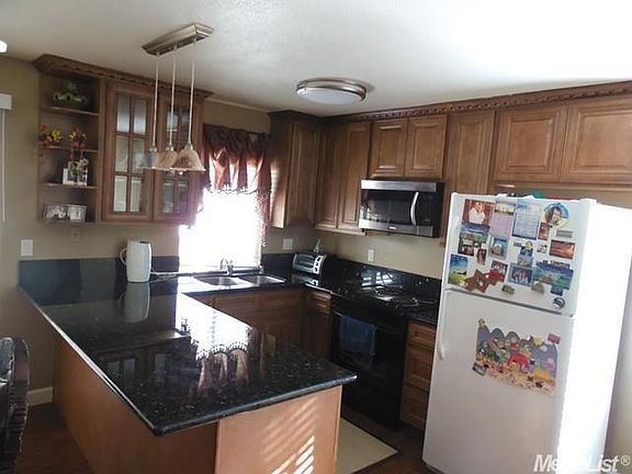 4th image of 9828 Burline St