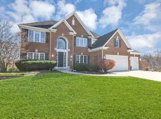 746 Fox Run Dr, Geneva, IL 60134