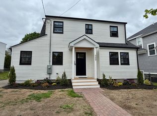 589 Weld St, West Roxbury, MA 02132
