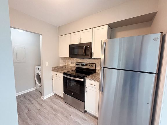 2nd image of 407 Summit Ridge Pl