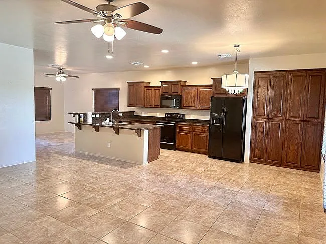 3 bed, 1422 sqft, $1,800 — Photo 3
