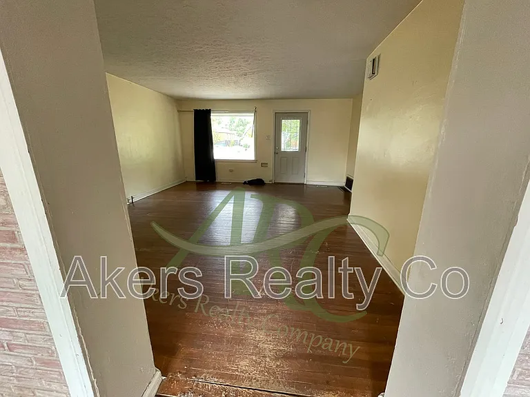 2210 Court St — Photo 4