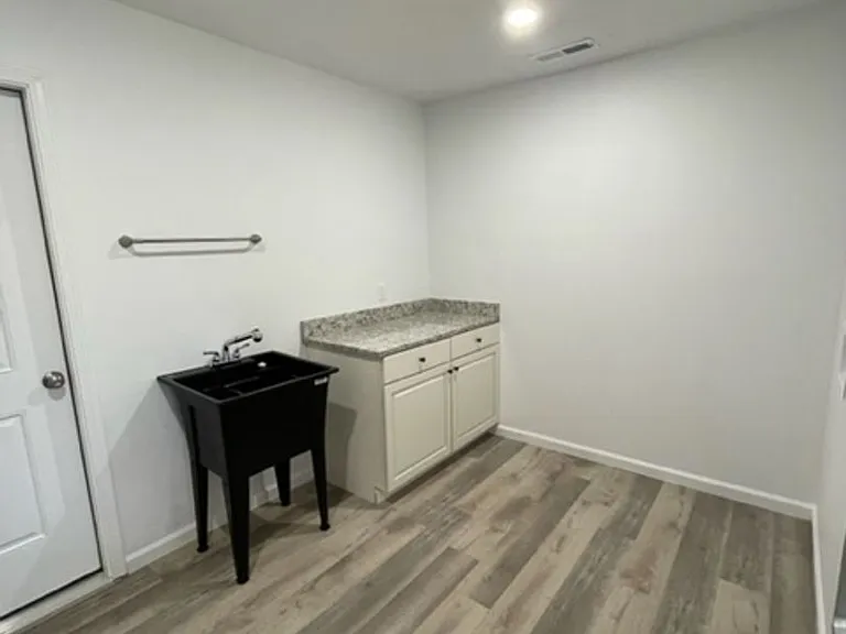 433 James Dr — Photo 5