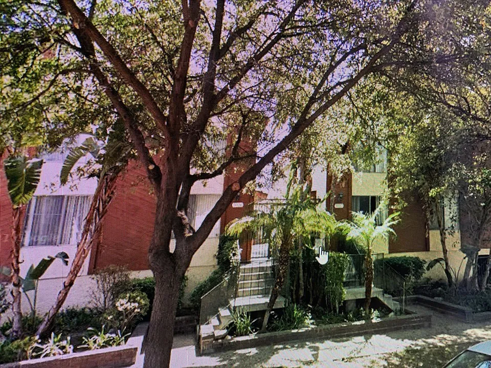 1022-1026 Thompson Ave