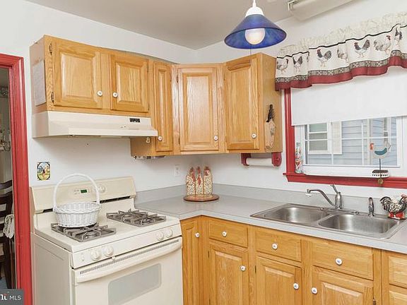 5th image of 212 Hance Ave