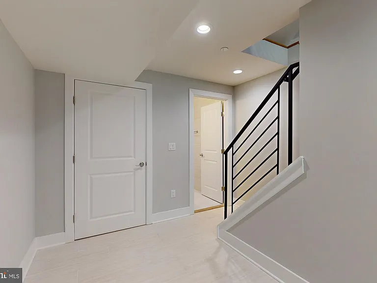 511 N Paxon St — Photo 23