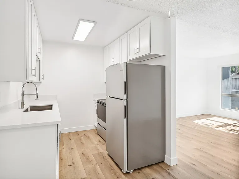 Terre at 1038 Peach — Photo 2