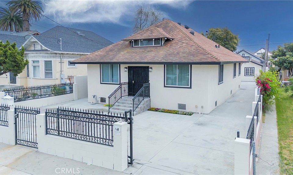 1st image of 232 W 40th Pl