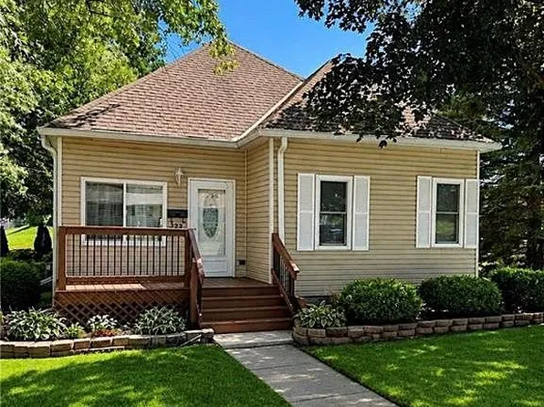 322 E 7th St, Maryville, MO 64468