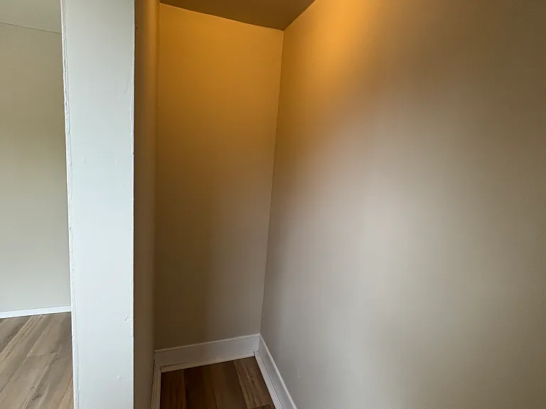 238 Schiller St — Photo 8