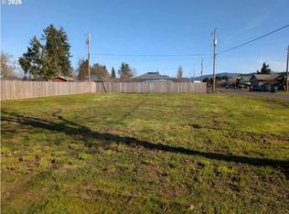 272 S 7th St, Creswell, OR 97426