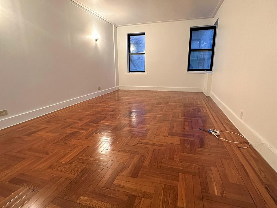 2nd image of 4628 White Plains Rd