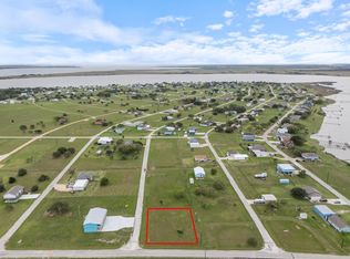 14 Calumet Dr, Palacios, TX 77465