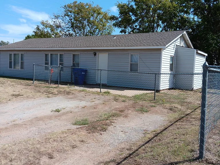 301 E State Ave — Photo 10