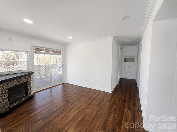 4th image of 322 Mount View Ln