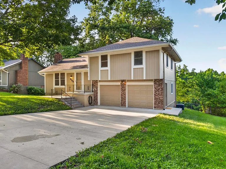 6753 NW Sioux Dr — Photo 2