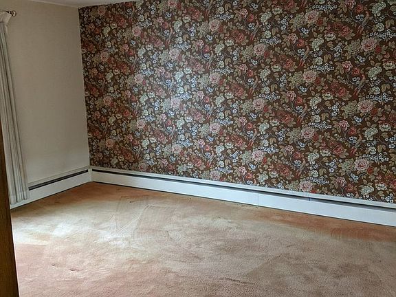 5th image of 63 Weiss St