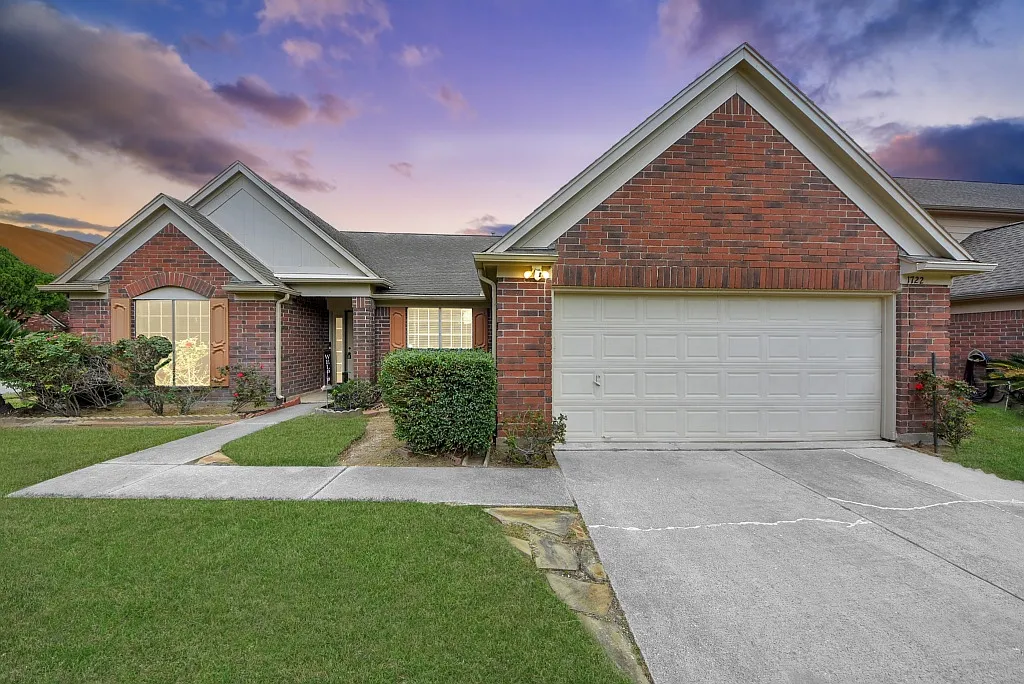 4 bed, 1972 sqft, $2,000 — Photo 1