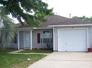 18 Stowe Rd, Mary Esther, FL 32569