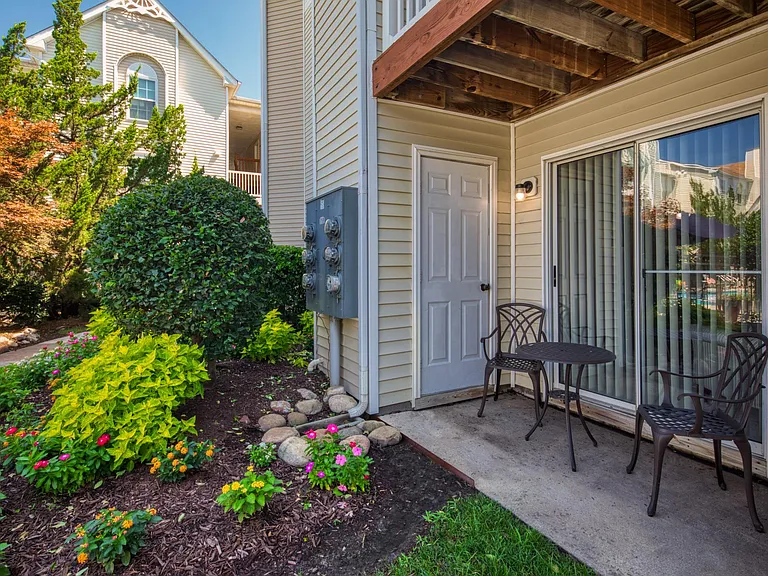 Summer Station Apartments Where Comfort Meets Coastal Living — Photo 12