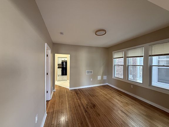 3rd image of 1431 W Euclid Ave