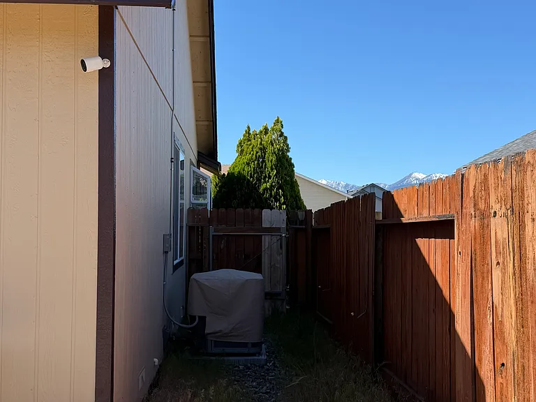 974 Hilltop Dr — Photo 17