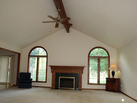 vaulted ceiling greatroom