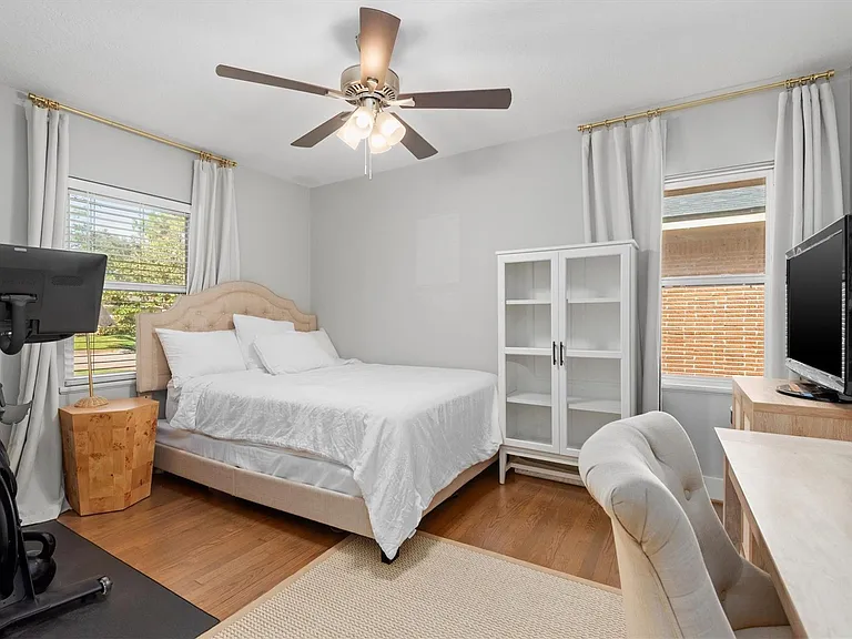 2023 Woodcrest Dr — Photo 18