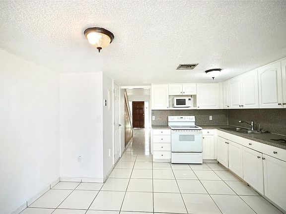 4th image of 2620 W 52nd Place #406