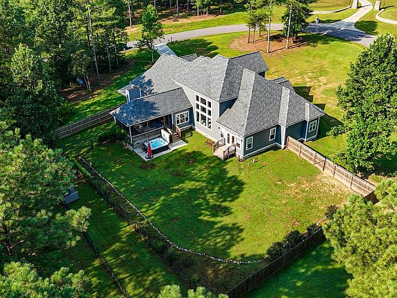 2nd image of 946 Highgate Point