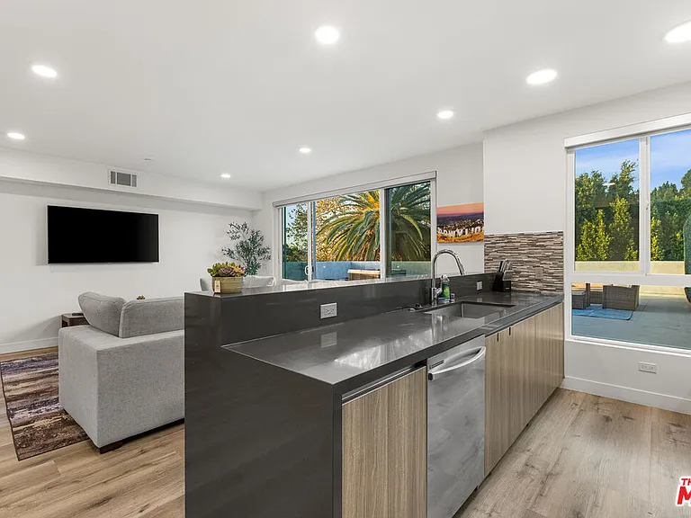 4806 Sylmar Ave #Penthouse 2 — Photo 37